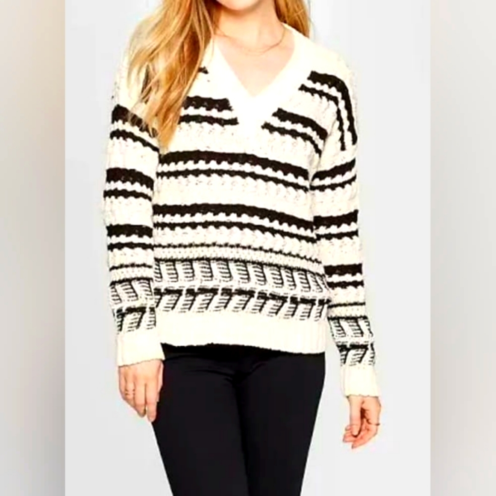 Universal Thread Women's Ribbed Cable Chenille Pu… - image 1